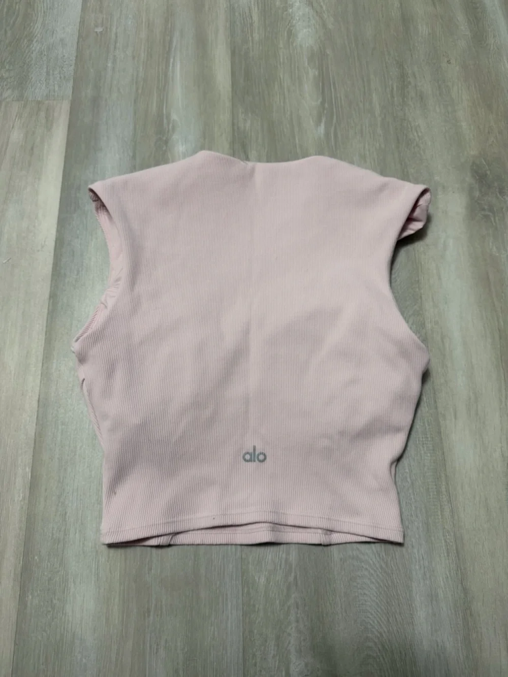 ALO YOGA RIBBED SWEETHEART SHORT SLEEVE TOP